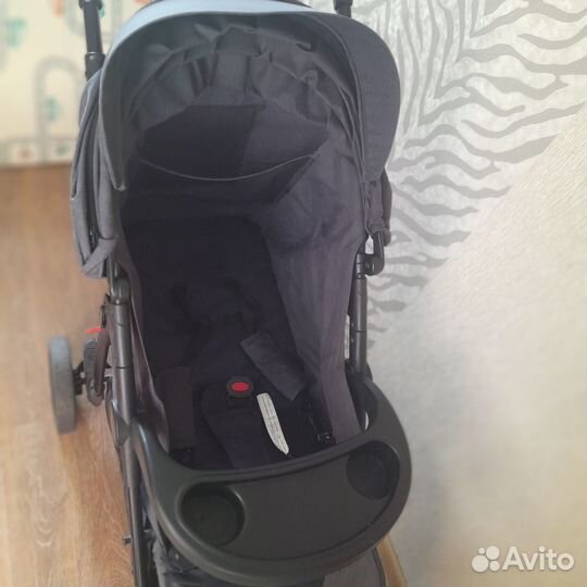 Продам прогулочную коляску
