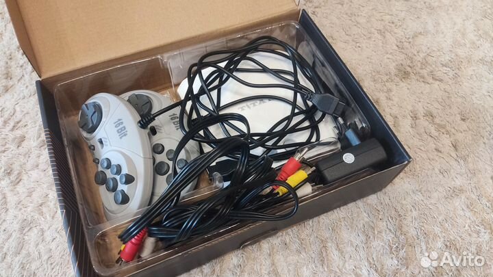 Игровая приставка Titan (8/16bit)