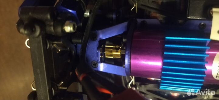 Машинка на радиоуправлении внедорожник