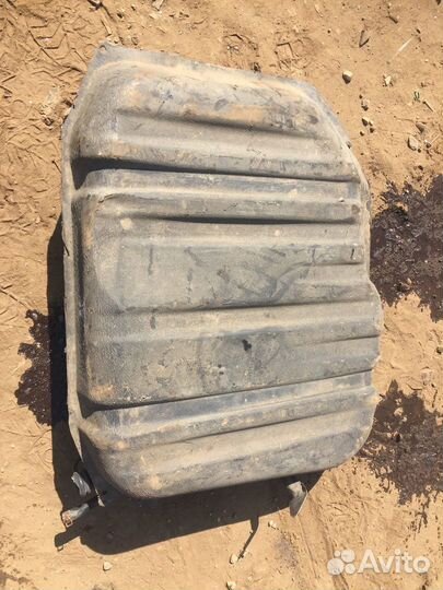 Бензобак Ауди 100 с4