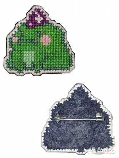 Значок с жабкой