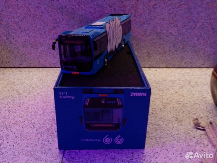 Модель автобуса 1:43 dups