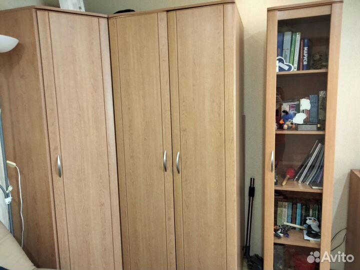 Тумба и гарнитур