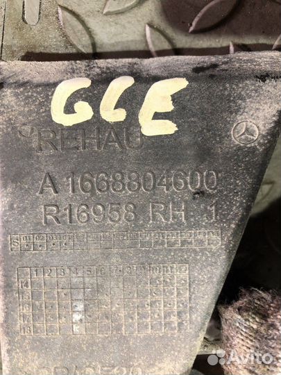 Кронштейн заднего бампера правый