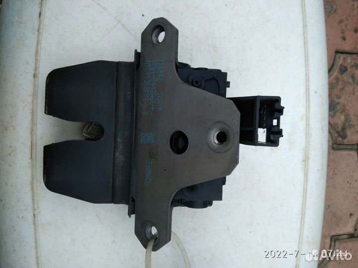 Замок багажника Форд Фокус 2+ седан