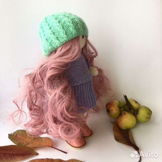 Вязаная кукла ручной работы