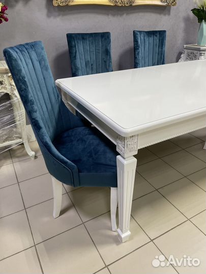 Столы и стулья