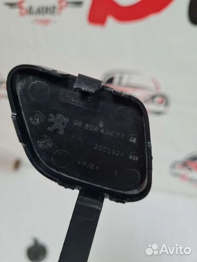 Заглушка в задний бампер Peugeot 308