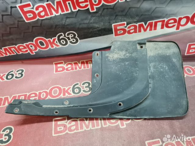 Брызговик задний правый Toyota Land Cruiser