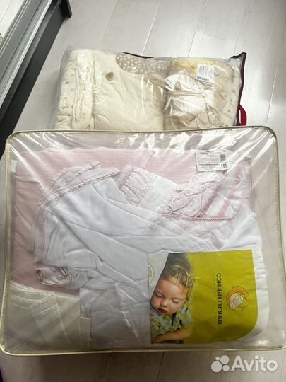 Два комплеката постултного белья с бортиками