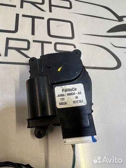 Сервопривод заслонки печки Ford Focus 3 CB8 1.6L