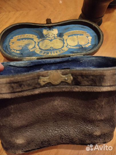 Бинокль старинный в кожаном футляре