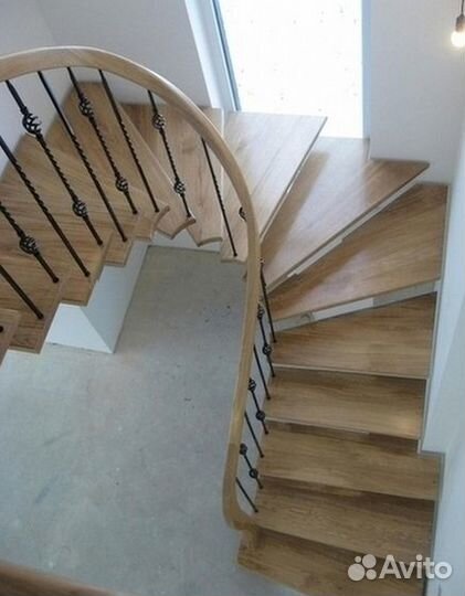 Лестница на металлическом каркасе