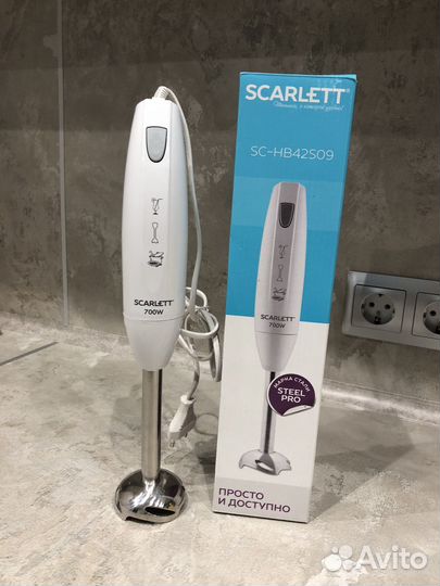 Блендер погружной Scarlett SC-HB42S09 белый