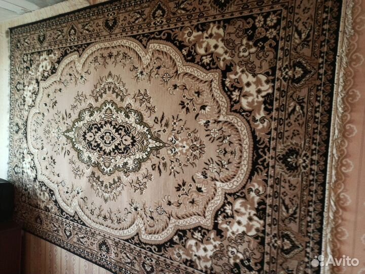 Ковер. Хорошее состояние, но пыльный