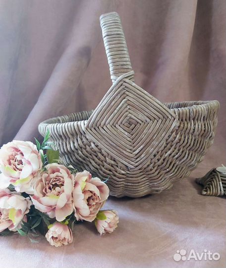 Корзина плетеная с ручкой