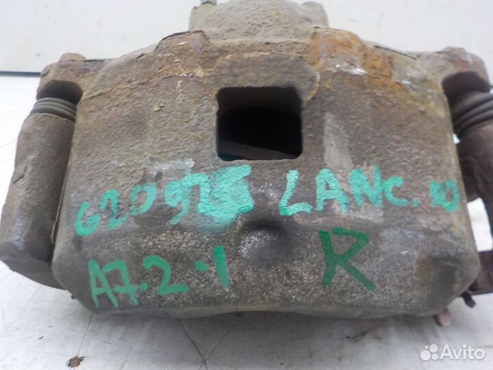 Суппорт тормозной передний правый Mitsubishi Lance