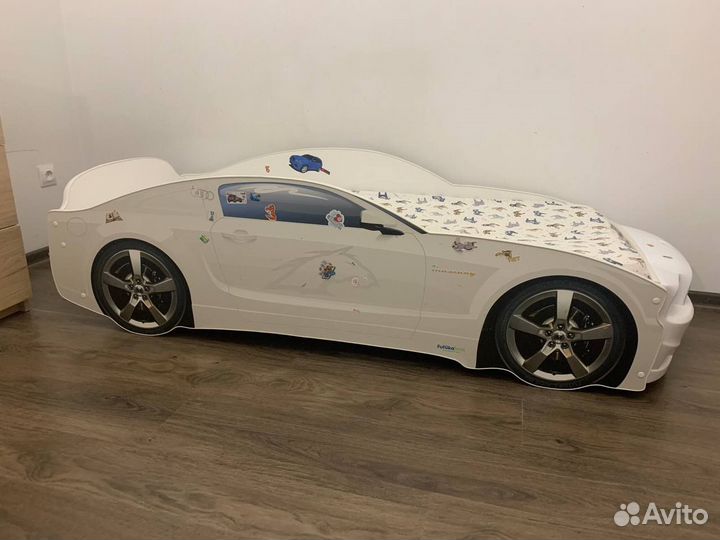 Детская кровать машина