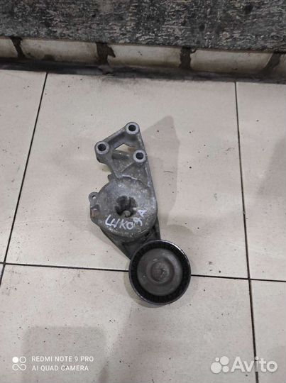 Механизм натяжения ремня Skoda Octavia (1U)