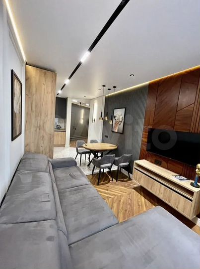 2-к. квартира, 81 м², 6/9 эт.