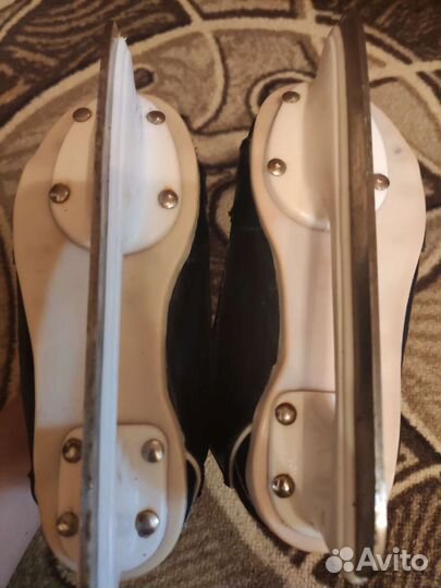 Коньки хоккейные