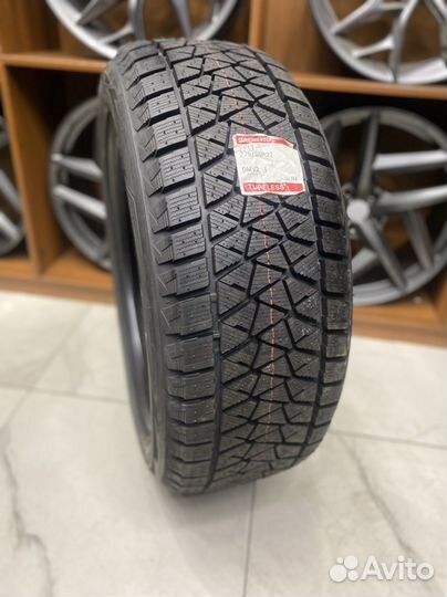 Bridgestone Blizzak DM-V2 275/50 R22 111T