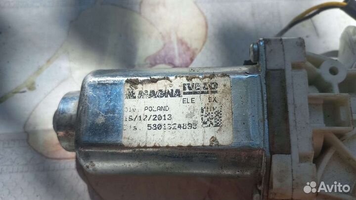 Iveco стеклоподъемник