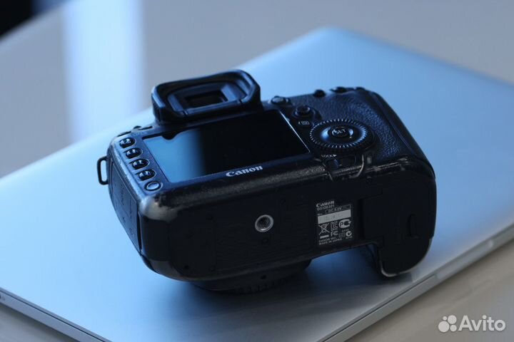 Зеркальный фотоаппарат Canon 5D mark III