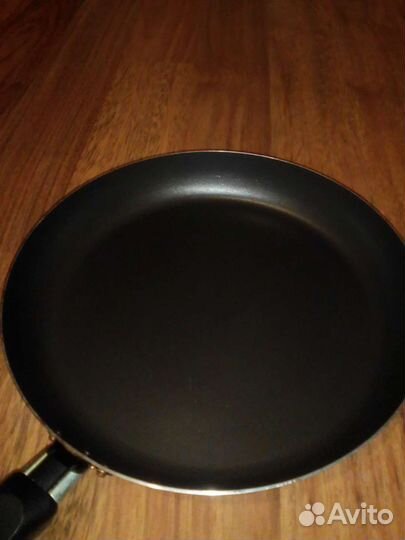 Сковорода б.у в хорошем состоянии