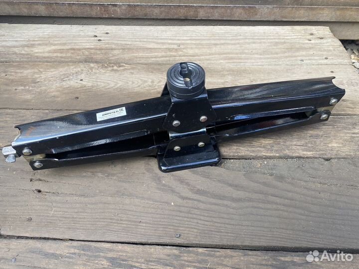 Домкрат ромбический 1.5 тонны