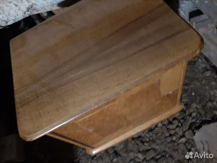 Тумбочка антиквариат