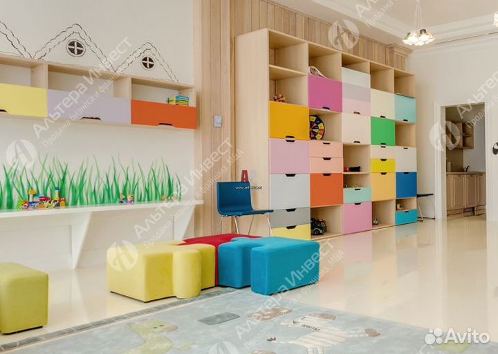 Детский центр и детский сад в большом помещении