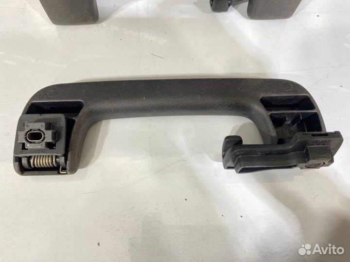 Потолочная ручка Audi A4 B6 ASN 2004