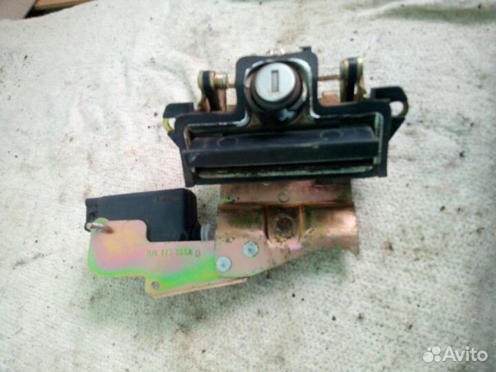 Замок крышки багажника задний Skoda Octavia tour