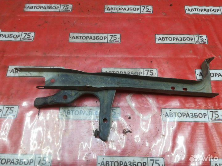 Планка телевизора Toyota Corolla Axio NZE141 1nzfe