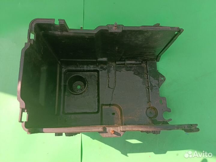 Кожух аккумулятора для Mazda 3 2003-2009