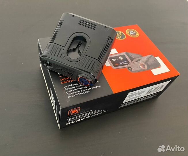 Видеорегистратор с радар-детектором Mio MiVue i87