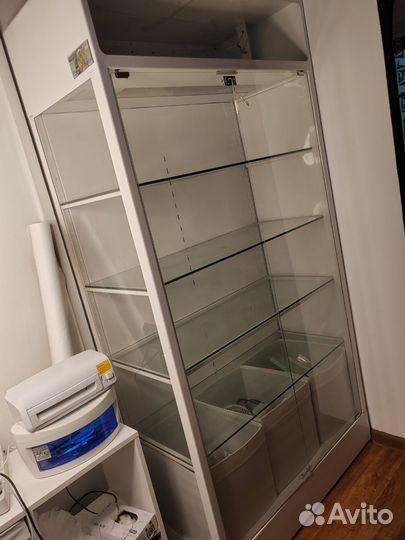 Стеллаж со стеклом