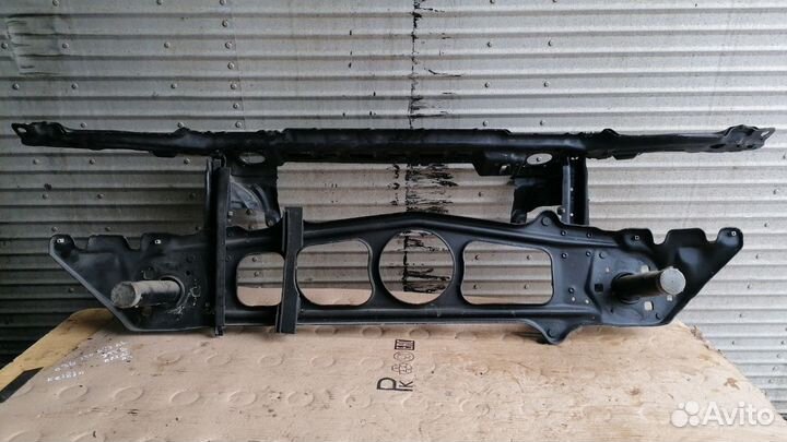 Панель радиатора передняя BMW E39 V2.8 1998г