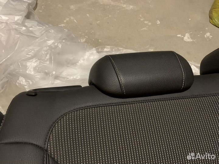 Сиденья задние на opel astra j 1,6 turbo