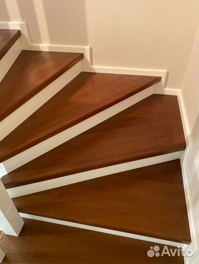 Лестница деревянная