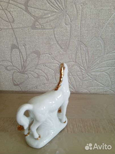 Статуэтка фарфор