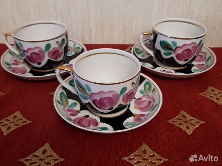 Чайные чашки с блюдцами