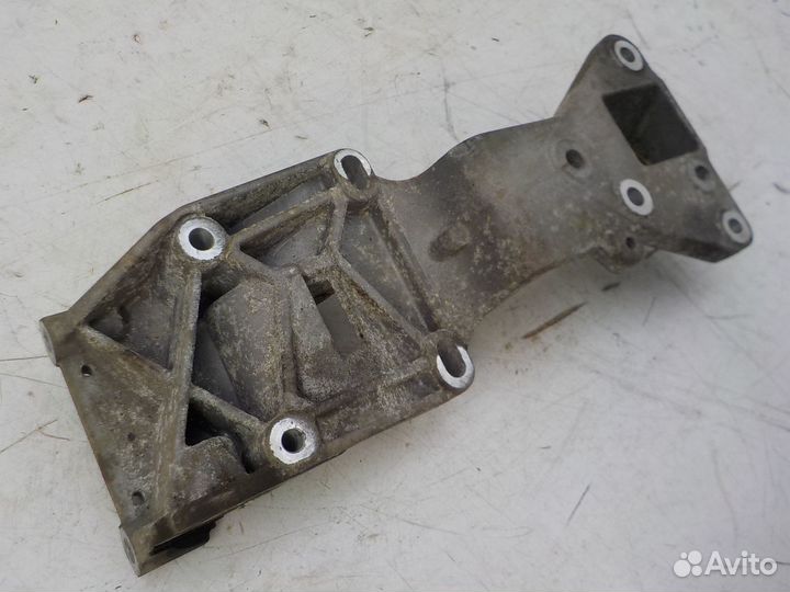 Кронштейн генератора Ford Kuga 2008