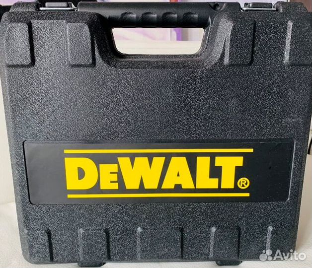 Дрель-шуруповерт Dewalt с набором