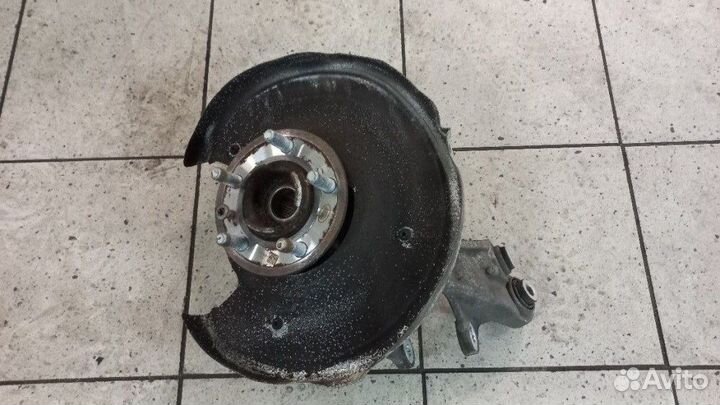 Кулак задний правый Land Rover Range Rover Vogue 4