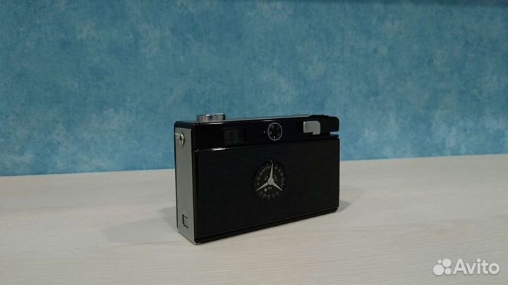 Пленочный фотоаппарат Вилия и вспышка Чайка