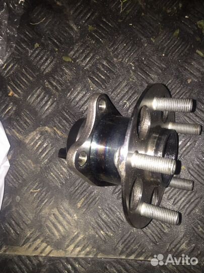 Задняя ступица в сборе Toyota Prius ZVW30