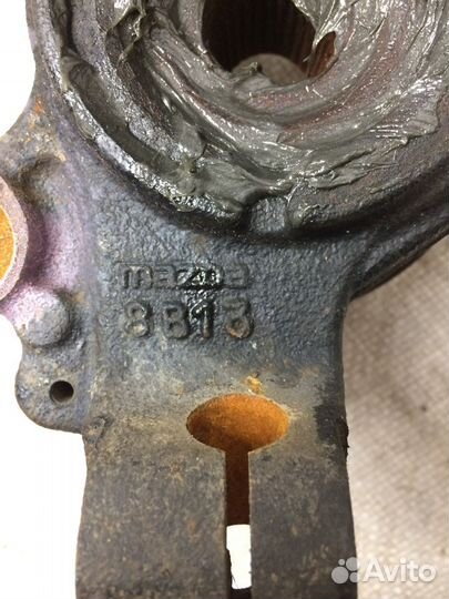 Кулак поворотный (ступица) правый Мазда3 Ахела