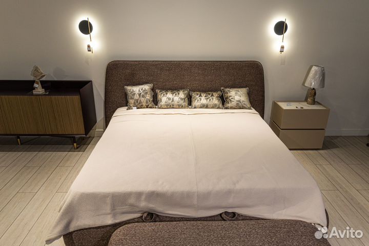 Кровать двуспальная Грамерс 180х200 в наличии